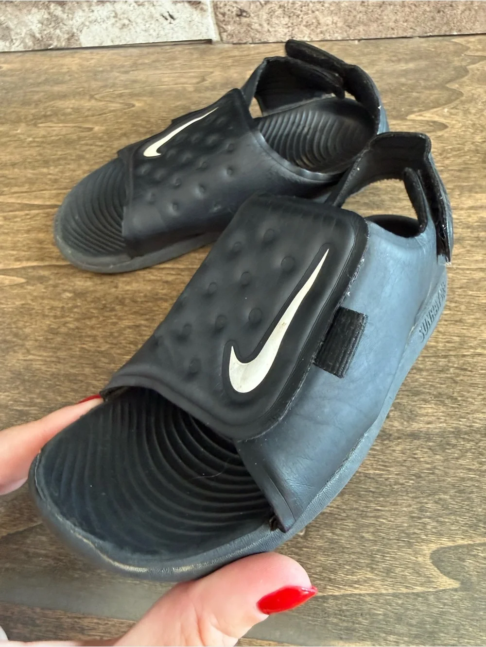 Nike Sunray Adjust 5 V2 Kids Slide Sandal Black US 9C AJ9077-001